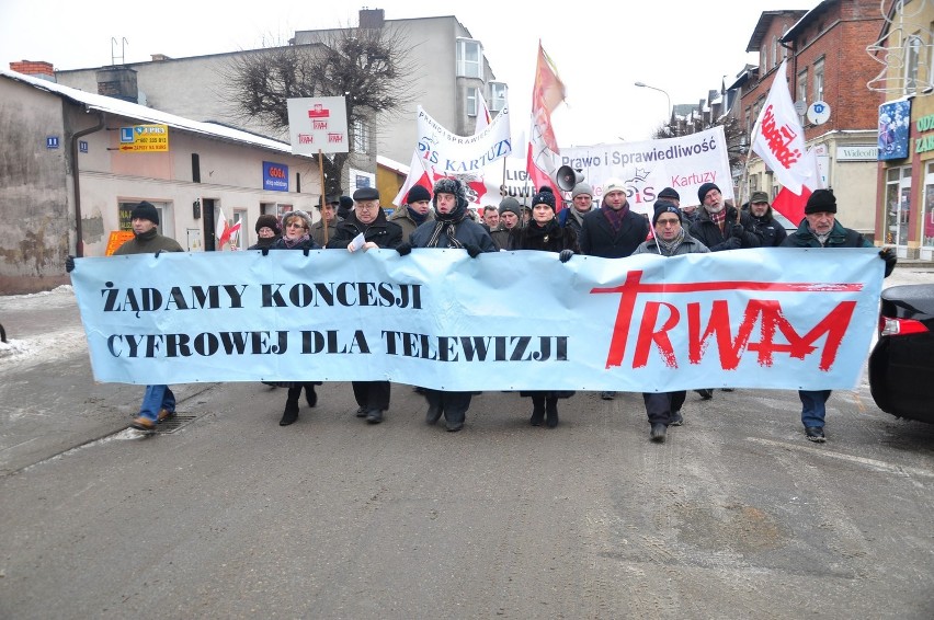 &quot;Nie oddamy Wam telewizji Trwam&quot; - marsz w obronie Radia Maryja i TV Trwam w Kartuzach