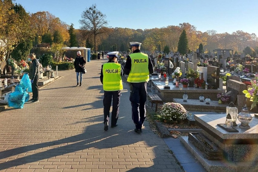 Trwa policyjna akcja "Znicz 2021" w Łódzkiem. Już 20 wypadków drogowych (1.11)
