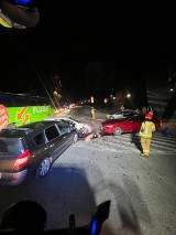 Na Ustupie w Zakopanem zderzyły się trzy samochody. Na miejscu wezwano służby