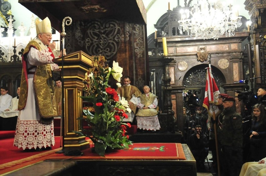 Kraków. W środę w południe zabije Dzwon Zygmunta i dzwony w kościołach. Arcybiskup Marek Jędraszewski apeluje o modlitwę 