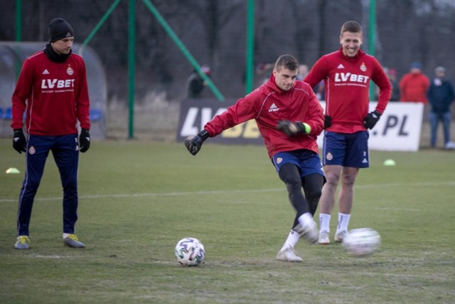 Na wspólny trening piłkarze Wisły Kraków muszą jeszcze poczekać