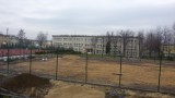 Jaworzno: przy I Liceum Ogólnokształcącym trwa budowa nowego boiska ZDJĘCIA