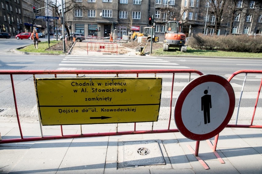 Kraków. Rozpoczął się remont chodnika na alei Słowackiego w ramach budżetu obywatelskiego