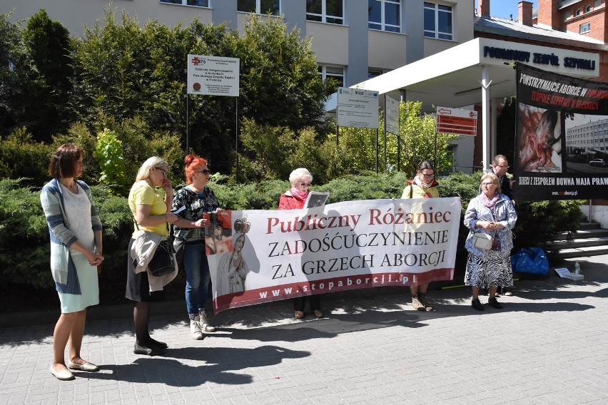 Protest antyaborcyjny pod oleśnickim szpitalem (ZDJĘCIA)