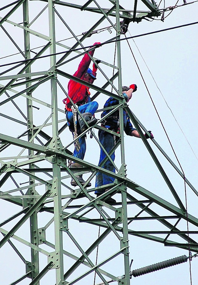 Służby energetyczne mają sporo pracy w związku z wichurami