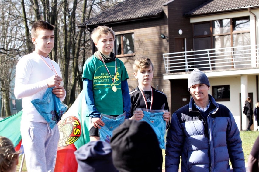 Wiosenne Biegi Przełajowe Ziemi Puckiej- marzec 2019. Młodzi biegacze walczyli o medale [galeria zdjęć]