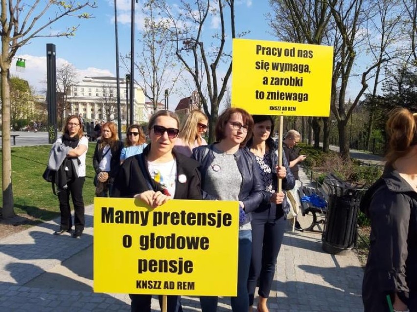 Pracownicy oleśnickiej prokuratury strajkowali we Wrocławiu (ZDJĘCIA) (WIDEO) 
