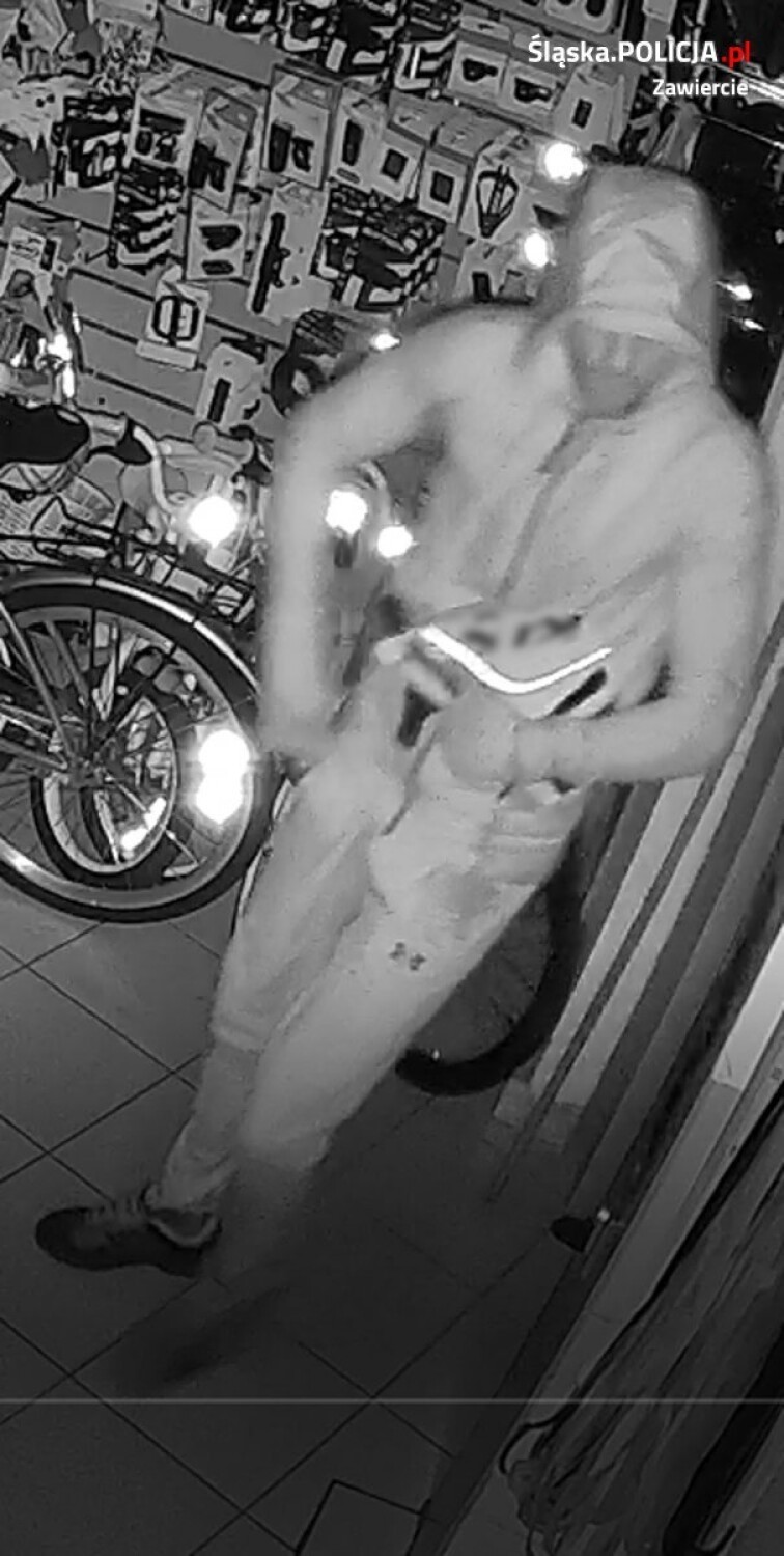 Włamanie do sklepu rowerowego w Zawierciu - rozpoznajesz podejrzanego? Zobacz WIDEO z monitoringu