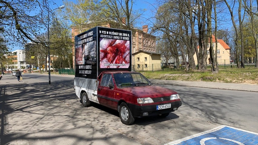 Dyrektor PZS w Oleśnicy o banerach antyaborcyjnych: nie będzie na to przyzwolenia