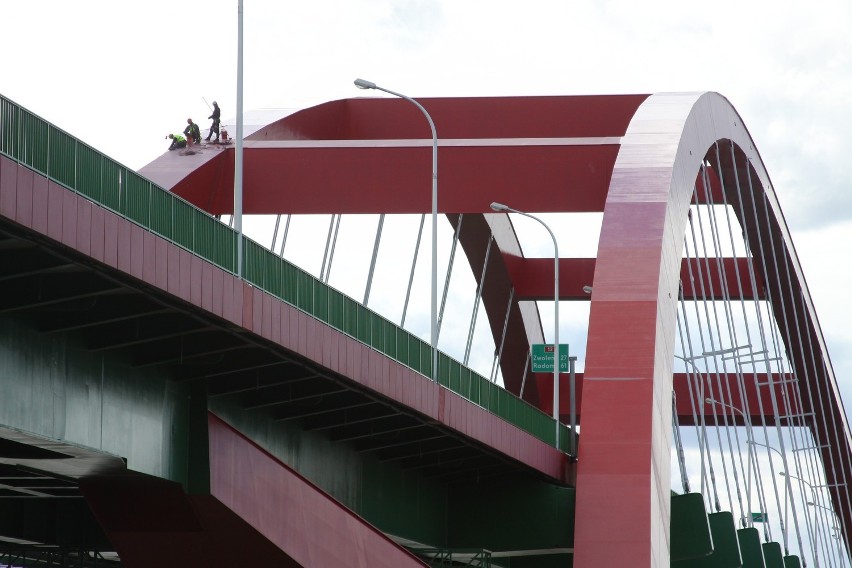 Pomalowali puławski most (zdjęcia)