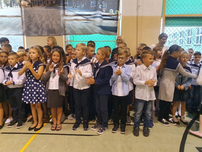 Rozpoczęcie roku szkolnego 2019/2020 klas drugich i trzecich w Szkole Podstawowej im. Mariusza Zaruskiego w Pucku