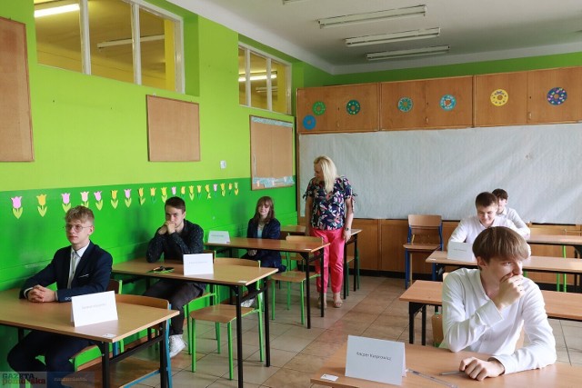 Tak przebiegały testy ósmoklasistów w szkołach podstawowych we Włocławku.