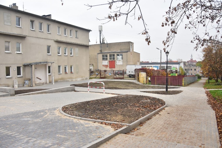 Tak wygląda przebudowywany łącznik między ul. Dąbrowskiego i...