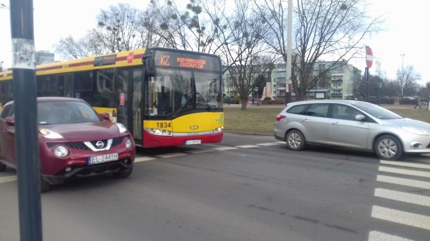 Groźny wypadek na Retkini. Tramwaj zderzył się z samochodem osobowym