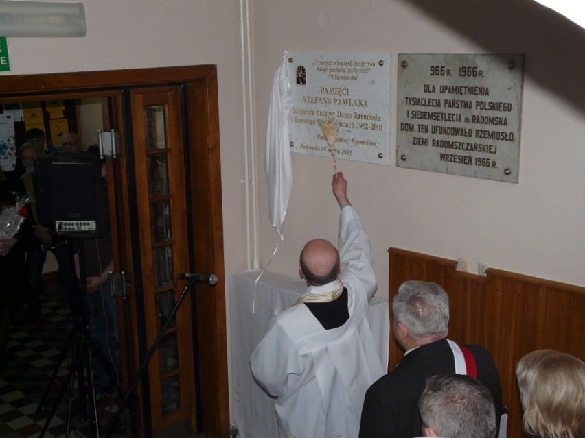 W Domu Rzemiosła w Radomsku odsłonięto tablicę poświęconą Stefanowi Pawlakowi