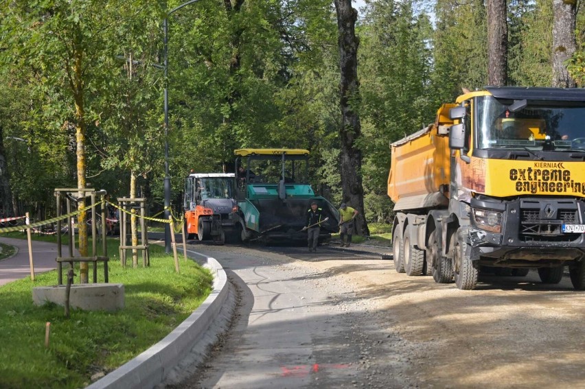 Nowy asfalt na drodze do Kuźnic w Zakopanem