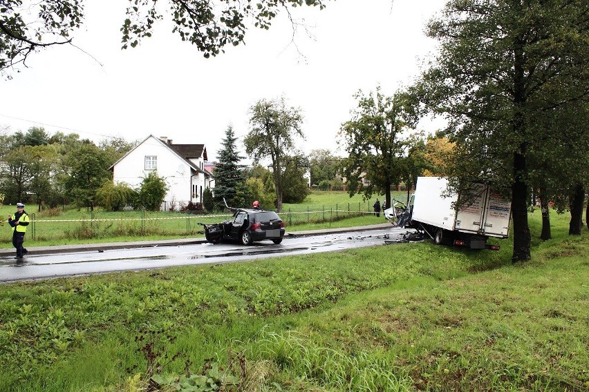 Wypadek w Jastrzębiu-Zdroju: Samochód zderzył się z ciężarówką w Szerokiej