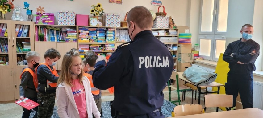 Zajęcia o bezpieczeństwie w Szkole Podstawowe w Mierzynie