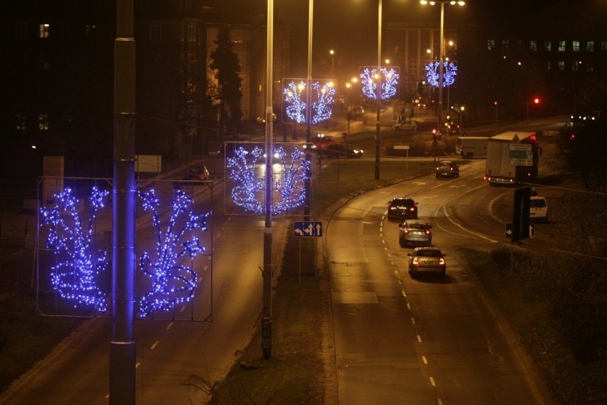 Iluminacja świąteczna w Gdańsku w 2012 roku. Rozpoczął się montaż światełek i ozdób gwiazdkowych