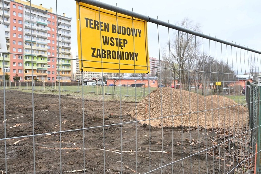 Wałbrzych: Na Podzamczu budują fontannę. Nie wszyscy są tym zachwyceni (ZDJĘCIA)