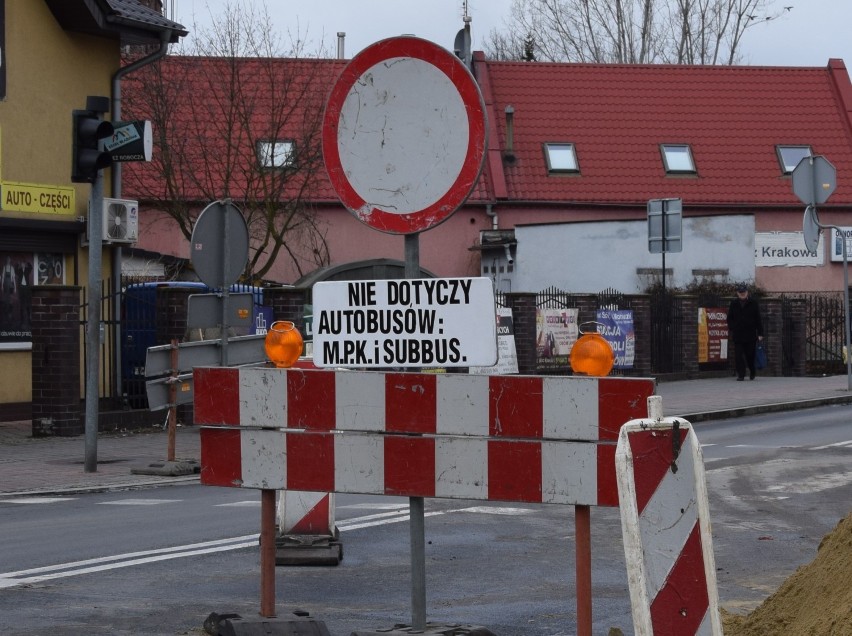 Skrzyżowanie w centrum miasta. Nie wiadomo kiedy skończą się...