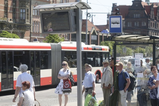 - Zgodnie z załącznikiem  do umowy, przewoźnik Warbus ma obowiązek włączenia klimatyzacji, jeżeli temperatura powietrza na zewnątrz jest wyższa niż 24°C, i utrzymywania wewnątrz pojazdu  temperatury 22°C - informuje Jerzy Dobaczewski, dyrektor ZTM Gdańsk.