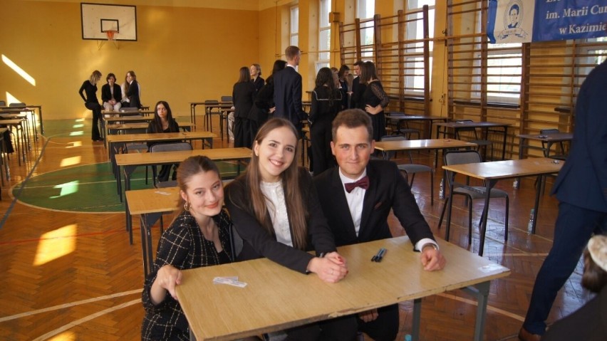 Matura z języka polskiego w kazimierskim liceum. Do egzaminu przystąpiło 70 tegorocznych absolwentów. Zobaczcie zdjęciach