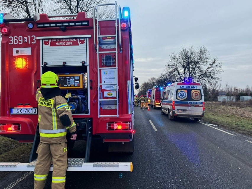 Zderzenie dwóch aut w Sierakowicach Prawych na DK70. Droga zablokowana