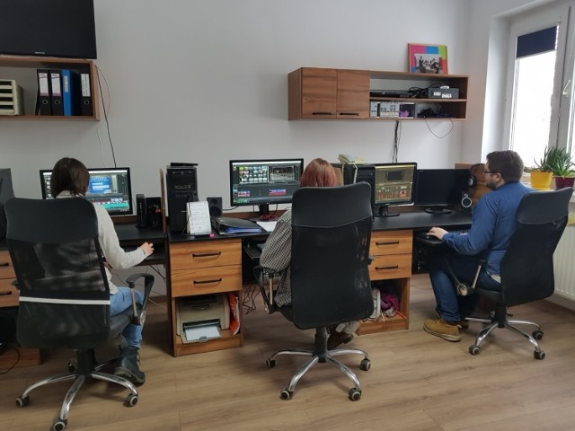 Pracownicy Miejskiej Telewizji Kablowej w Wąbrzeźnie w odnowionych pomieszczeniach pracują od początku 2021 r.