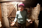 Szczecin: Dostała jedzenie, ale wciąż mieszka w piwnicy