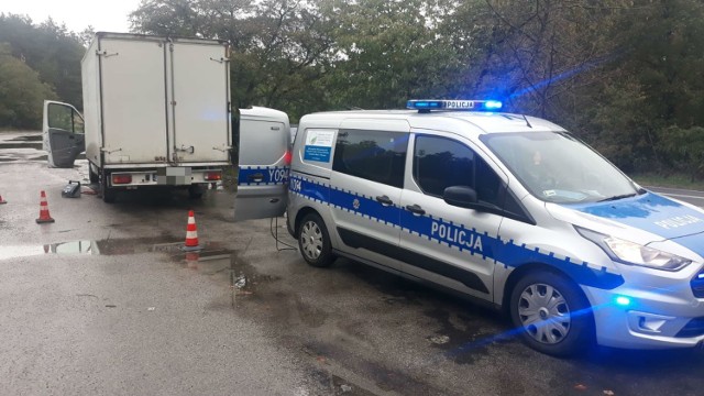 Policjanci sprawdzali, czy normy spalin nie zostały przekroczone.