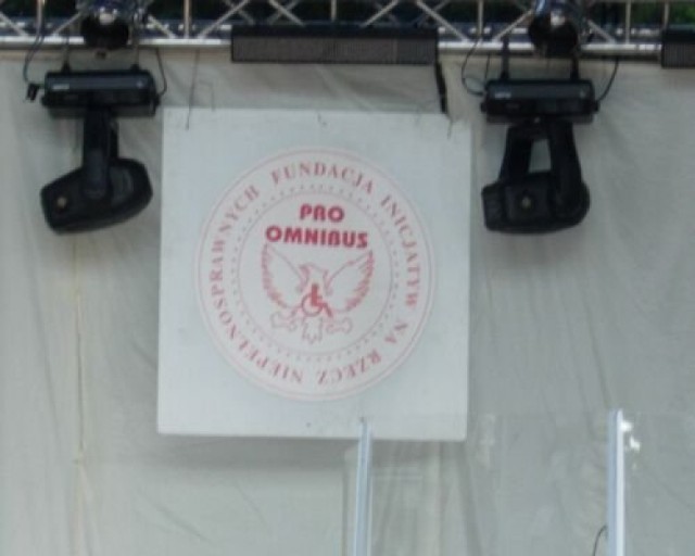 Logo fundacji PRO OMNIBUS- głównego organizatora festiwalu. Fot. Marta Wróbel