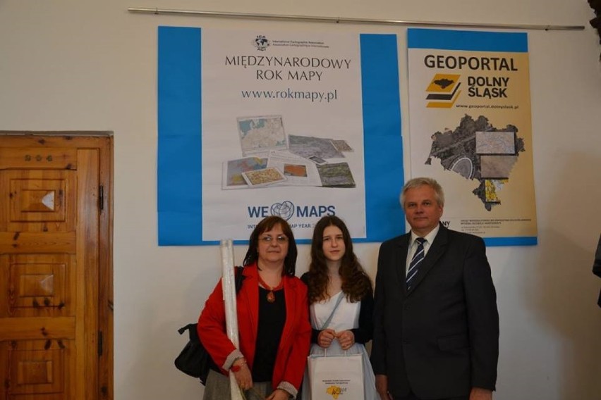 Gimnazjalistka z Międzyborza w finale geokonkursu z okazji obchodów Międzynarodowego Roku Mapy