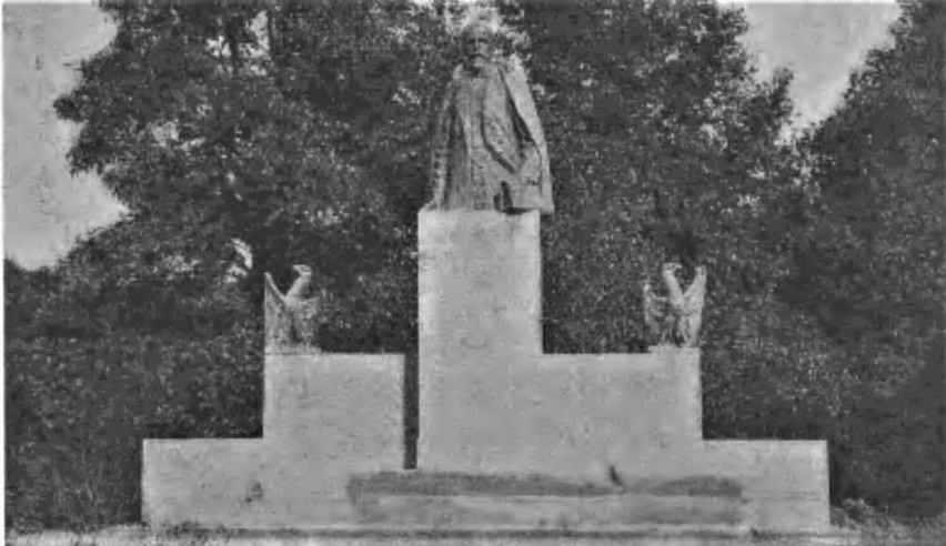 Pomnik Henryka Sienkiewicza w parku Jana Kochanowskiego.