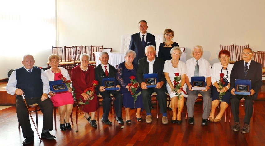 Świętowali długoletnie pożycie małżeńskie. Dwie pary z gminy Koszęcin są razem już od 65 lat ZDJĘCIA