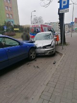 Kolizja na ulicy Traugutta w Pszowie. Zderzyły się dwa seaty. Sprawca kraksy tłumaczył policji, że się… zagapił!