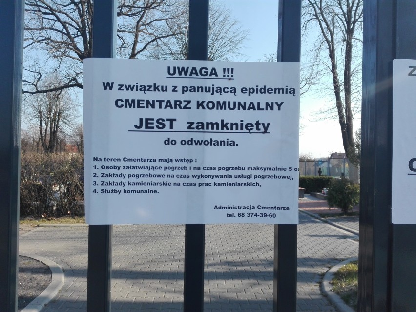 Cmentarz w Żarach zamknięto z powodu epidemii koronawirusa....