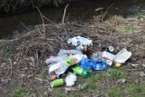 Śmieci w Popradzie. Rzeka zbiera śmieci wyrzucane na jej brzegach