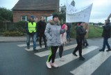 PRZYSIEKA POLSKA. Protest mieszkańców w sprawie składowiska odpadów firmy Polcopper. Ludzie mówią o hałasie, smrodzie i pożarach [FOTO]  
