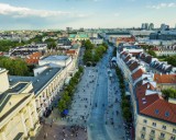 Krakowskie Przedmieście w Warszawie po raz ostatni w tym sezonie stanie się deptakiem. To idealny moment na jesienny spacer