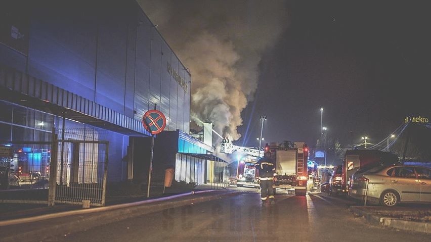 Pożar hali na Załężu w Katowicach.

Zobacz kolejne zdjęcia....