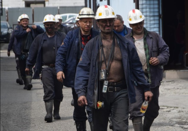 Ratownicy biorący udział w akcji ratowniczej w kopalni Zofiówka