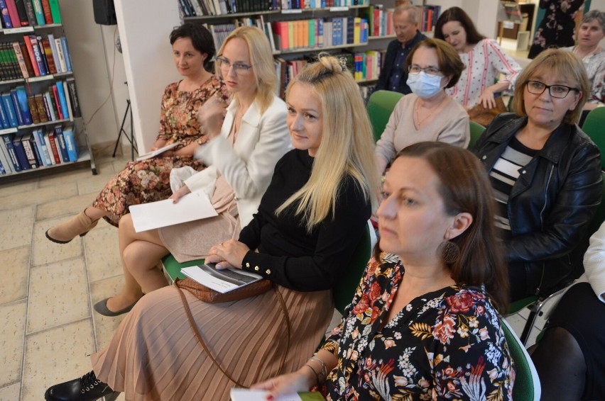 Spotkanie autorskie z Maciejem Bieszczadem w bibliotece powiatowej w Wieluniu ZDJĘCIA