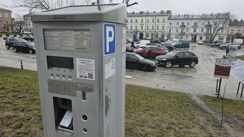 Kobieta kupiła bilet parkingowy w Kielcach i dostała mandat 200 złotych. Urzad Miasta namieszał z parkingami   