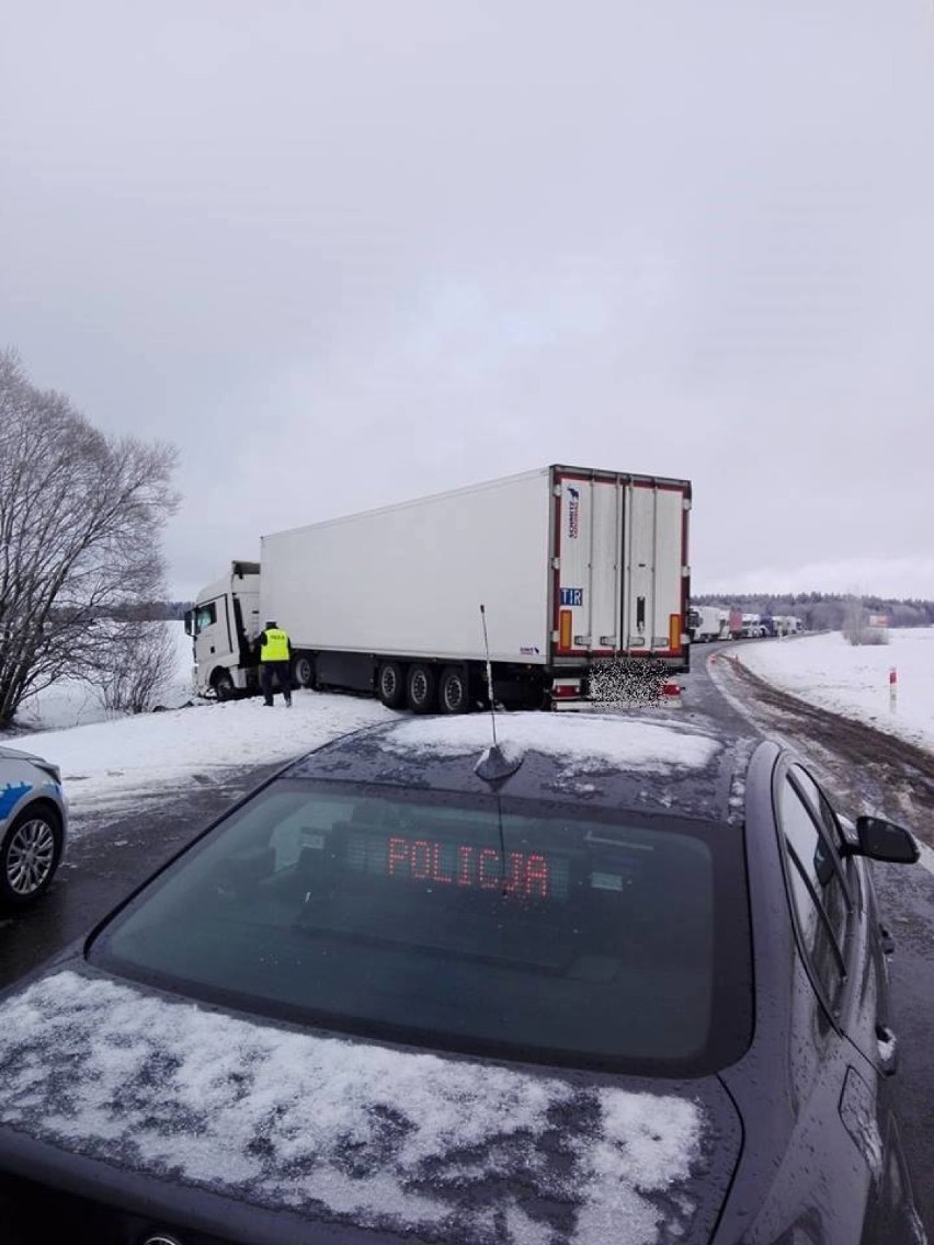 Szypliszki. Wypadek na krajowej ósemce, droga zablokowana