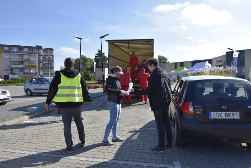 W Skierniewicach pod żłobkiem „Iskierka” wymieniali elektroodpady na sadzonki