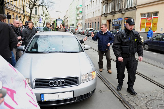 Takim autem poseł przyjechał na happening do Poznania