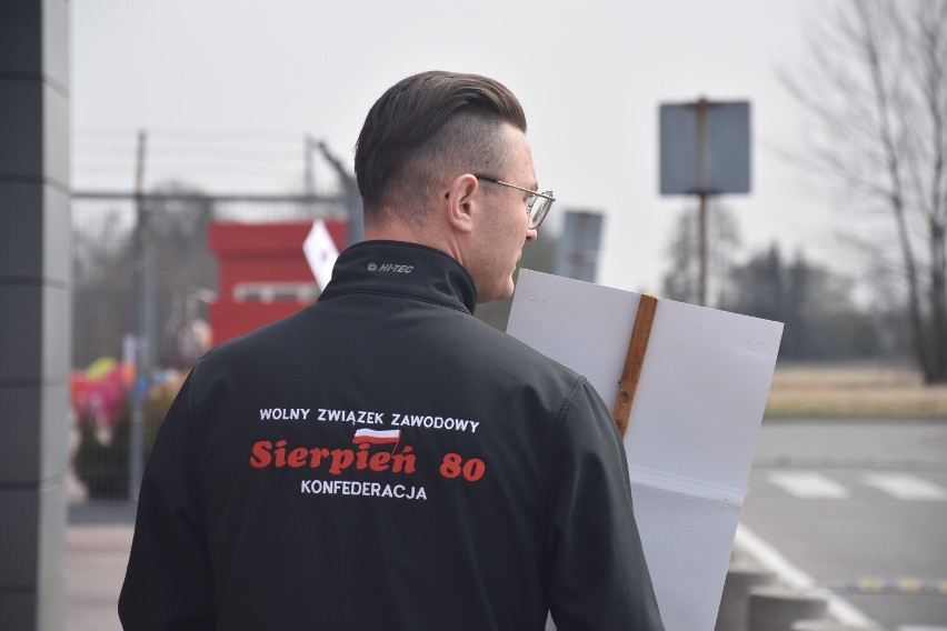 "Sierpień 80" zorganizował pod Auchan w Żorach pikietę...