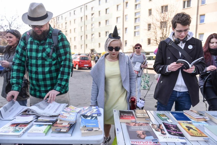 2019 Gdańsk, akcja pod hasłem "Wymiana Ksiąg Zakazanych", w...