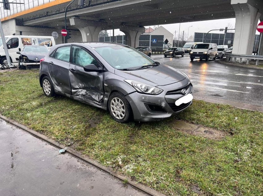 Wypadek w Krakowie. Zderzenie przy skrzyżowaniu w rejonie Nowohuckiej